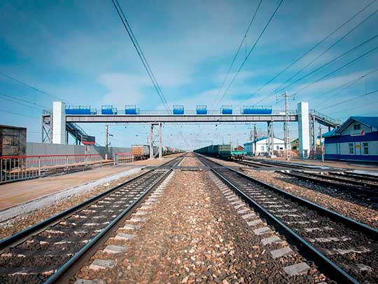vertical elevator for railway station